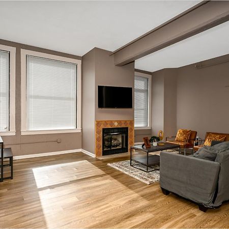 2 Bath Prkg+Gym+Sauna Perk Plaza +30 Day Cleveland Buitenkant foto