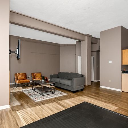 2 Bath Prkg+Gym+Sauna Perk Plaza +30 Day Cleveland Buitenkant foto
