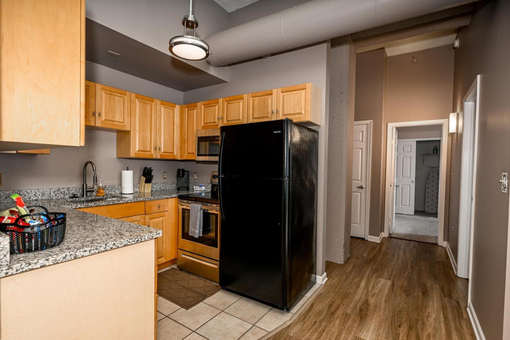 2 Bath Prkg+Gym+Sauna Perk Plaza +30 Day Cleveland Buitenkant foto