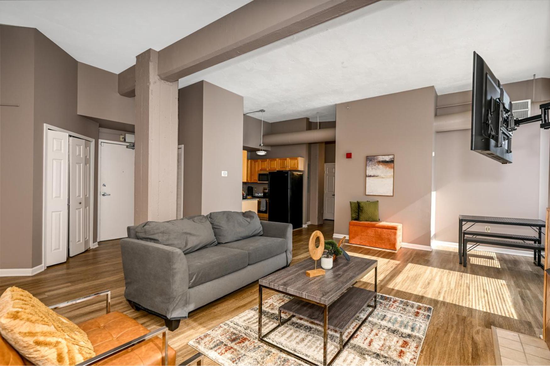 2 Bath Prkg+Gym+Sauna Perk Plaza +30 Day Cleveland Buitenkant foto