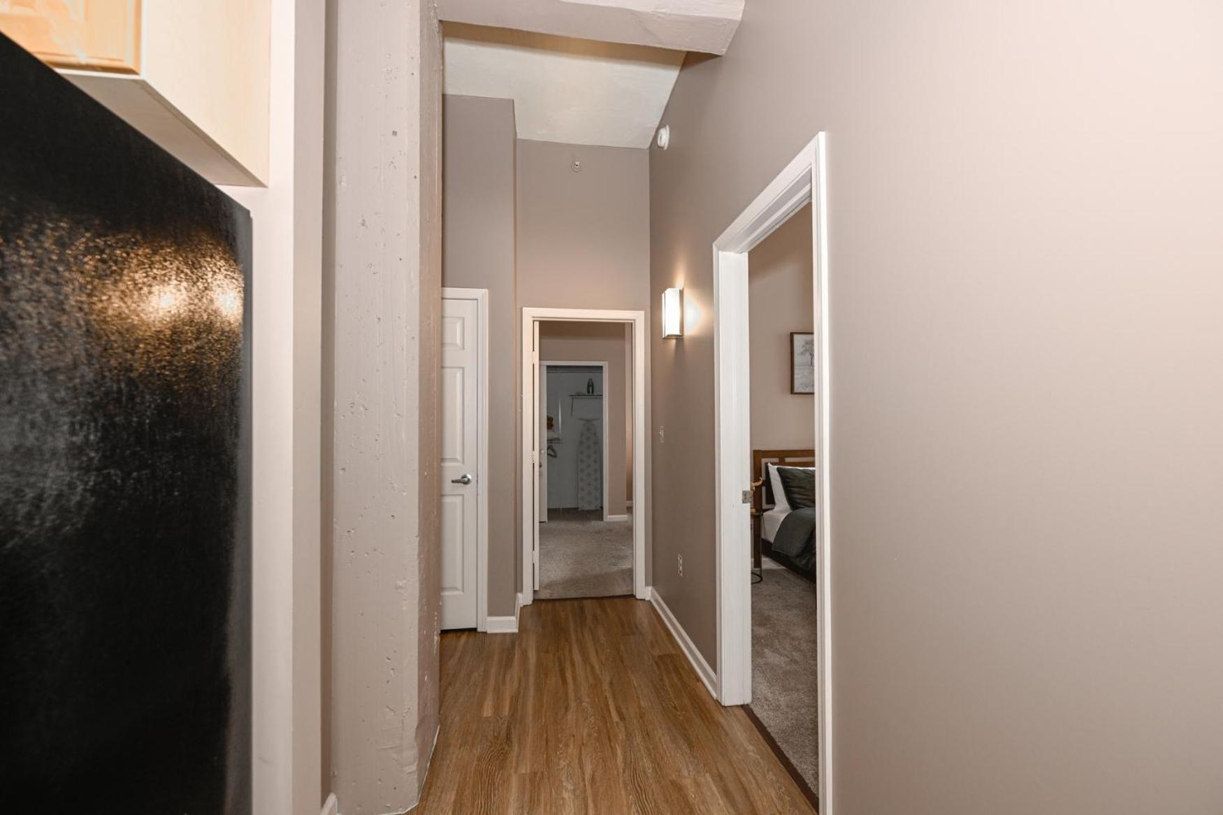 2 Bath Prkg+Gym+Sauna Perk Plaza +30 Day Cleveland Buitenkant foto