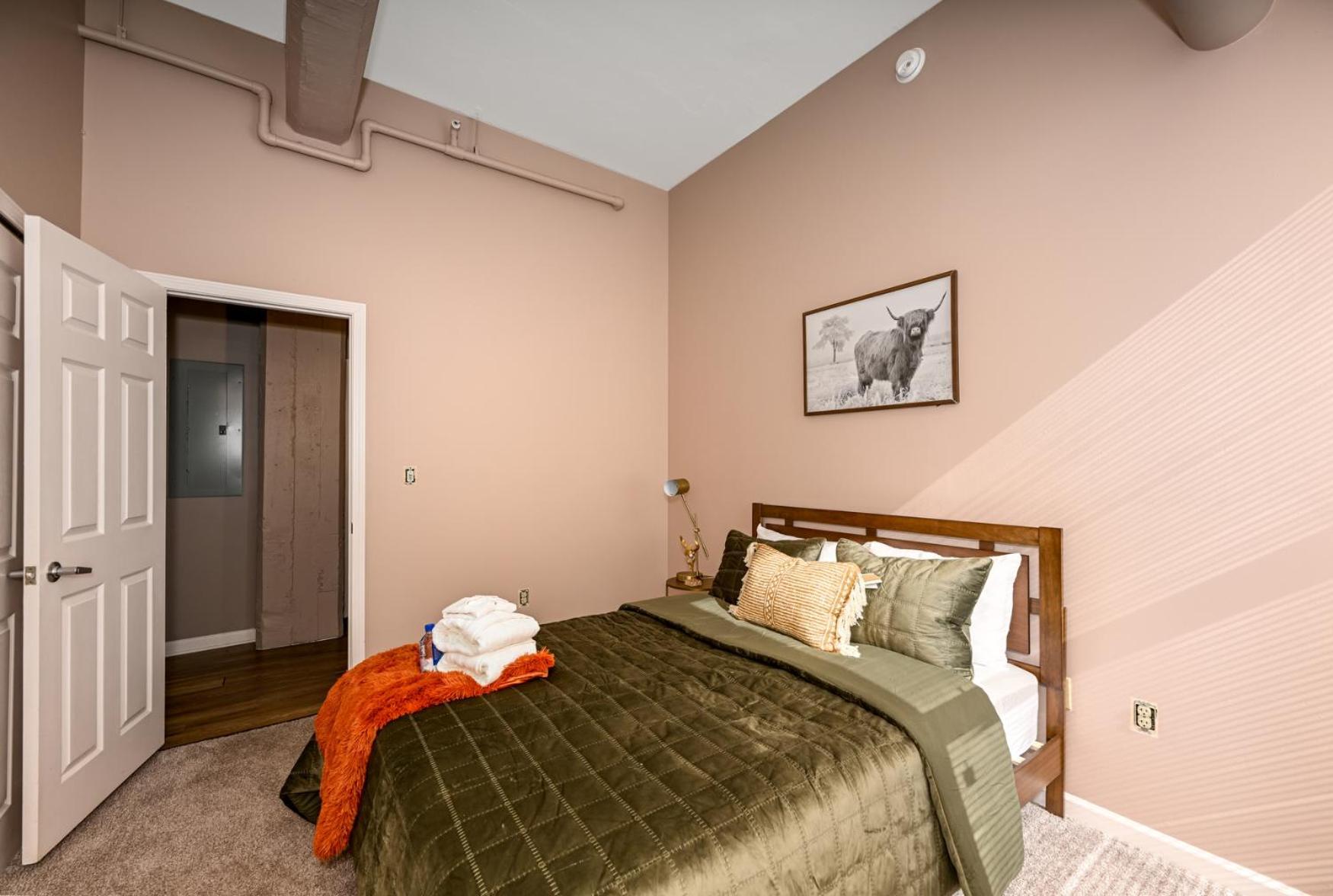 2 Bath Prkg+Gym+Sauna Perk Plaza +30 Day Cleveland Buitenkant foto
