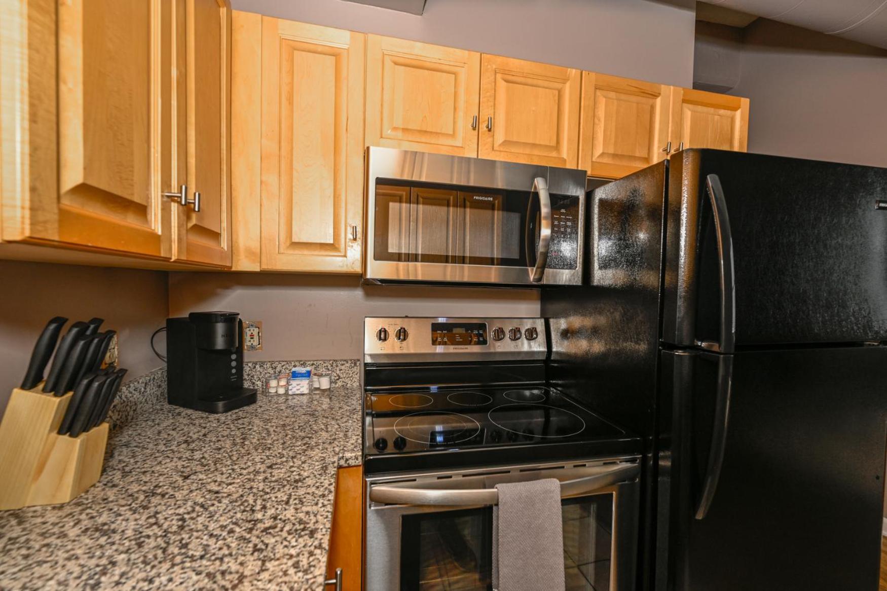2 Bath Prkg+Gym+Sauna Perk Plaza +30 Day Cleveland Buitenkant foto