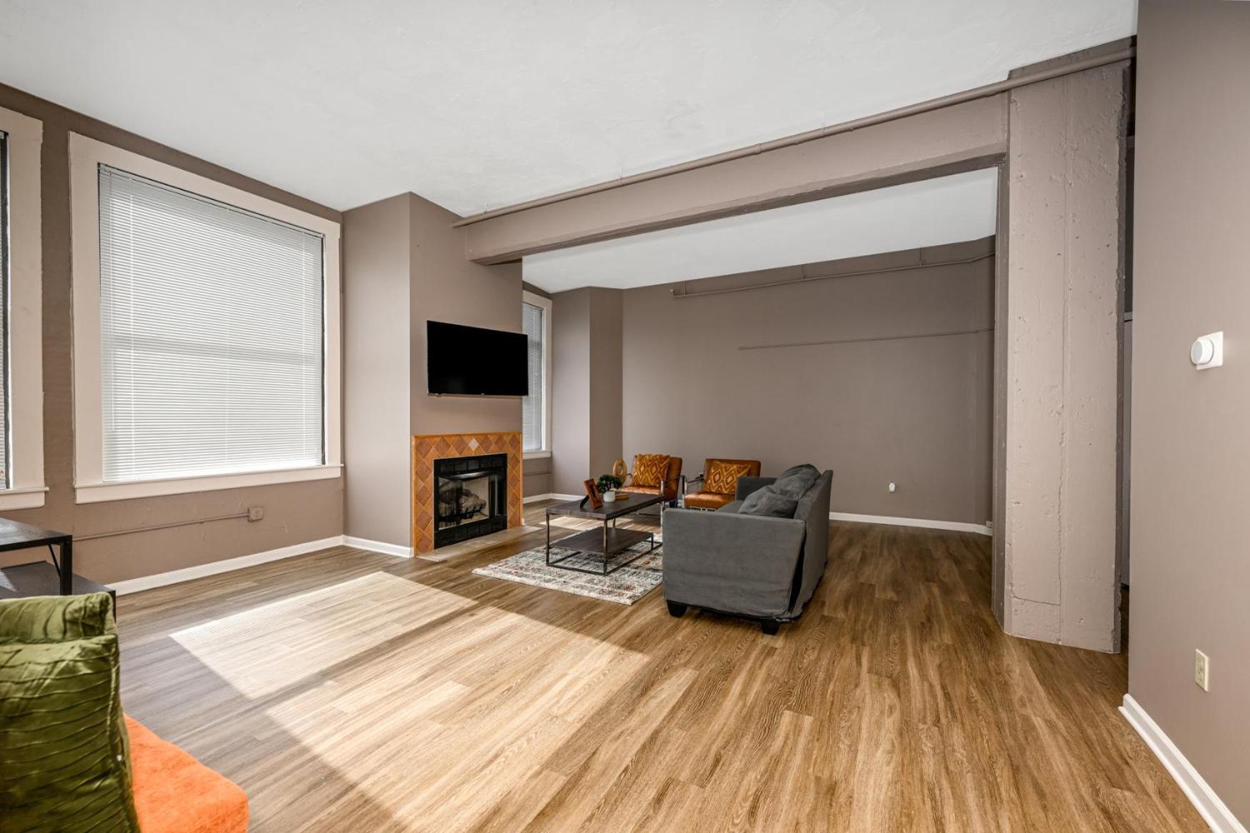 2 Bath Prkg+Gym+Sauna Perk Plaza +30 Day Cleveland Buitenkant foto
