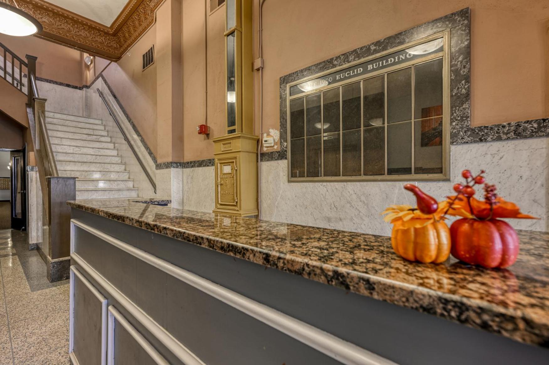 2 Bath Prkg+Gym+Sauna Perk Plaza +30 Day Cleveland Buitenkant foto
