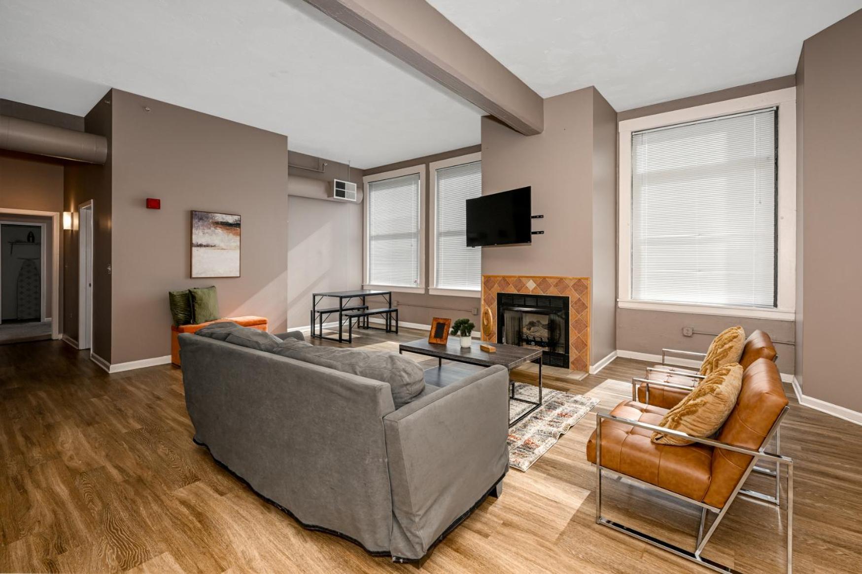 2 Bath Prkg+Gym+Sauna Perk Plaza +30 Day Cleveland Buitenkant foto